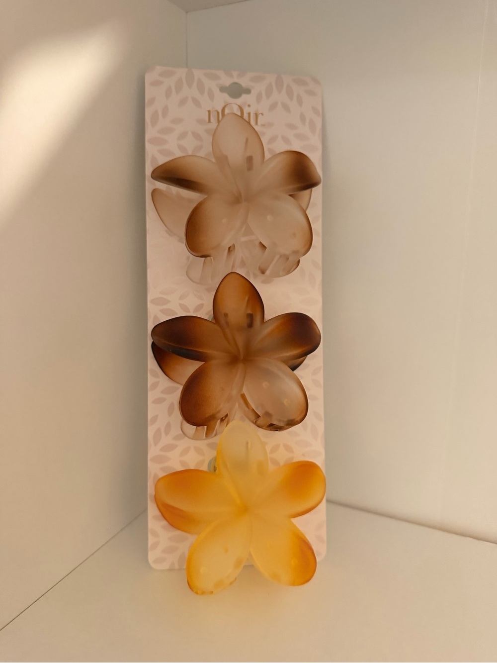 Set of 3 Flower-Shaped Decorative Clips in Amber, Brown, and Frosted